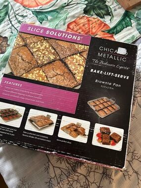 Chicago Metallic Black Bake-Lift-Serve Brownie Pan
